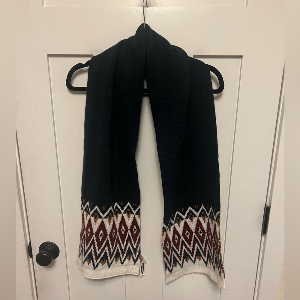 Old Navy Scarf NWT Soft Aztec Fair Isle Print Cozy Winter Outdoor